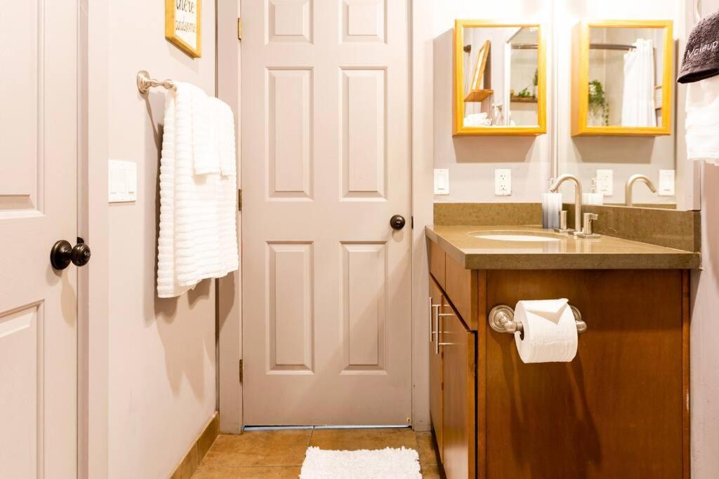 2Br Home W Parking Downtown Charm In Full Bloom! Tucson Exterior foto
